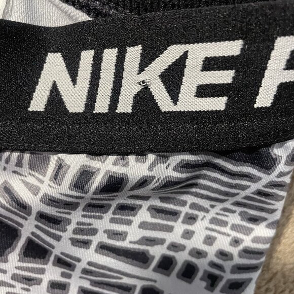 Nike Leggings Womens Small Pro Capri Active Workout Black White Design Mid Rise - Picture 4 of 9